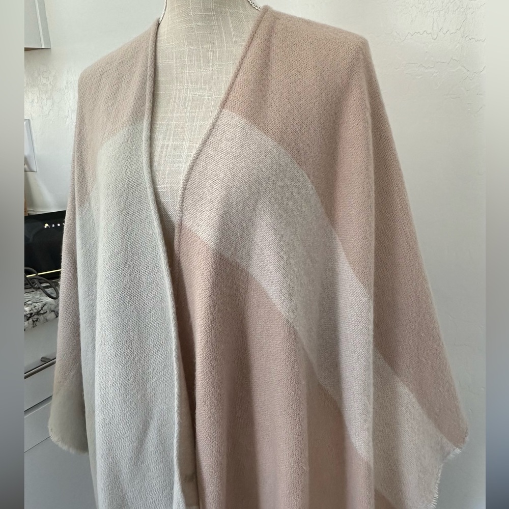 SOIA & KYO PINK/GRAY WOVEN SCARF-CARDIGAN WITH FRINGES SIZE One Size - Picture 7 of 9